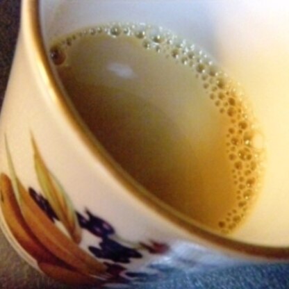 今朝の目覚めの1杯に^m^♪ドリップコーヒーにたっぷりの豆乳と蜂蜜でウマ～♡
癒しのモーニングコーヒーでしたヽ(^。^)ノ☆